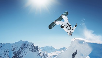 开云app下载-赛场上最具争议的判罚回顾，赛场上裁判错了怎么办