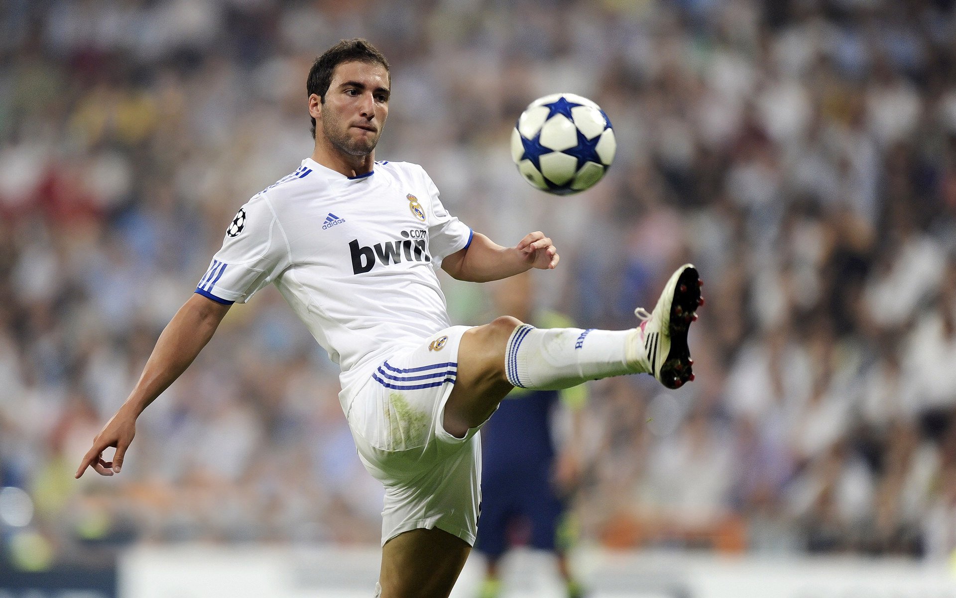 皇马主场惜败 巴萨挺进淘汰赛，皇马赢巴萨的比赛