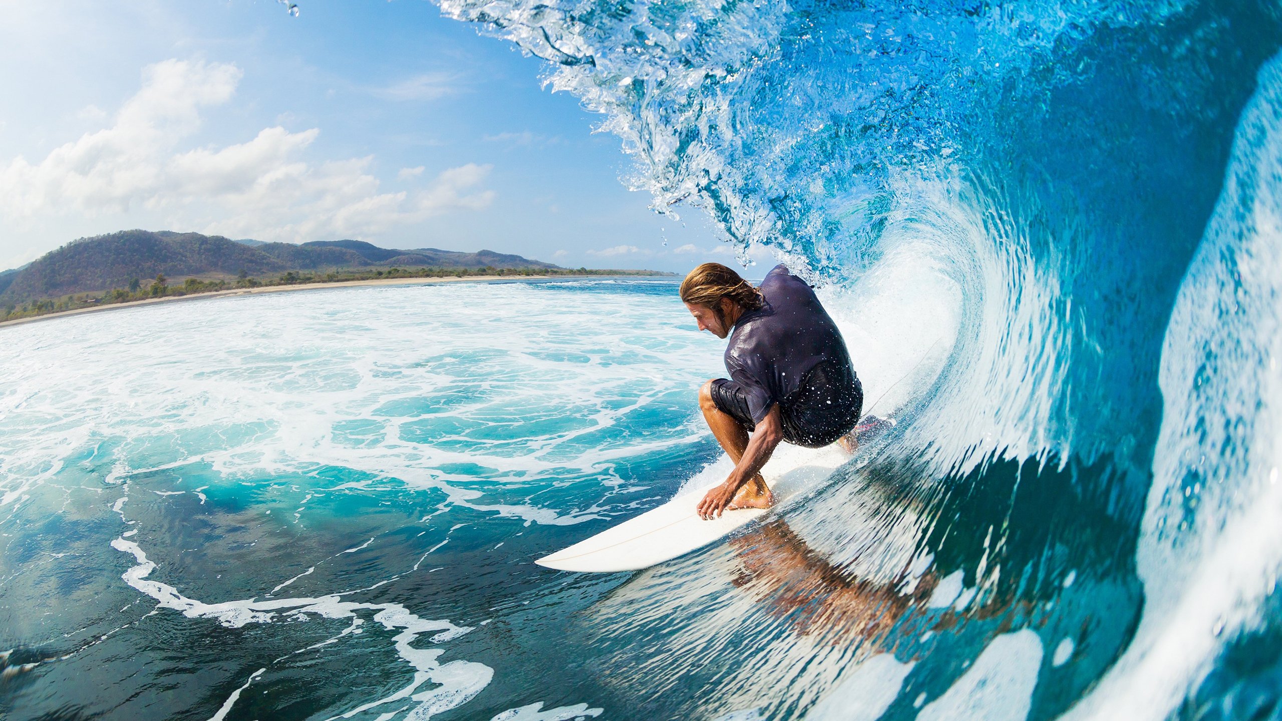 足球职业联赛热度持续升温，观赏性十足，业余足球赛事