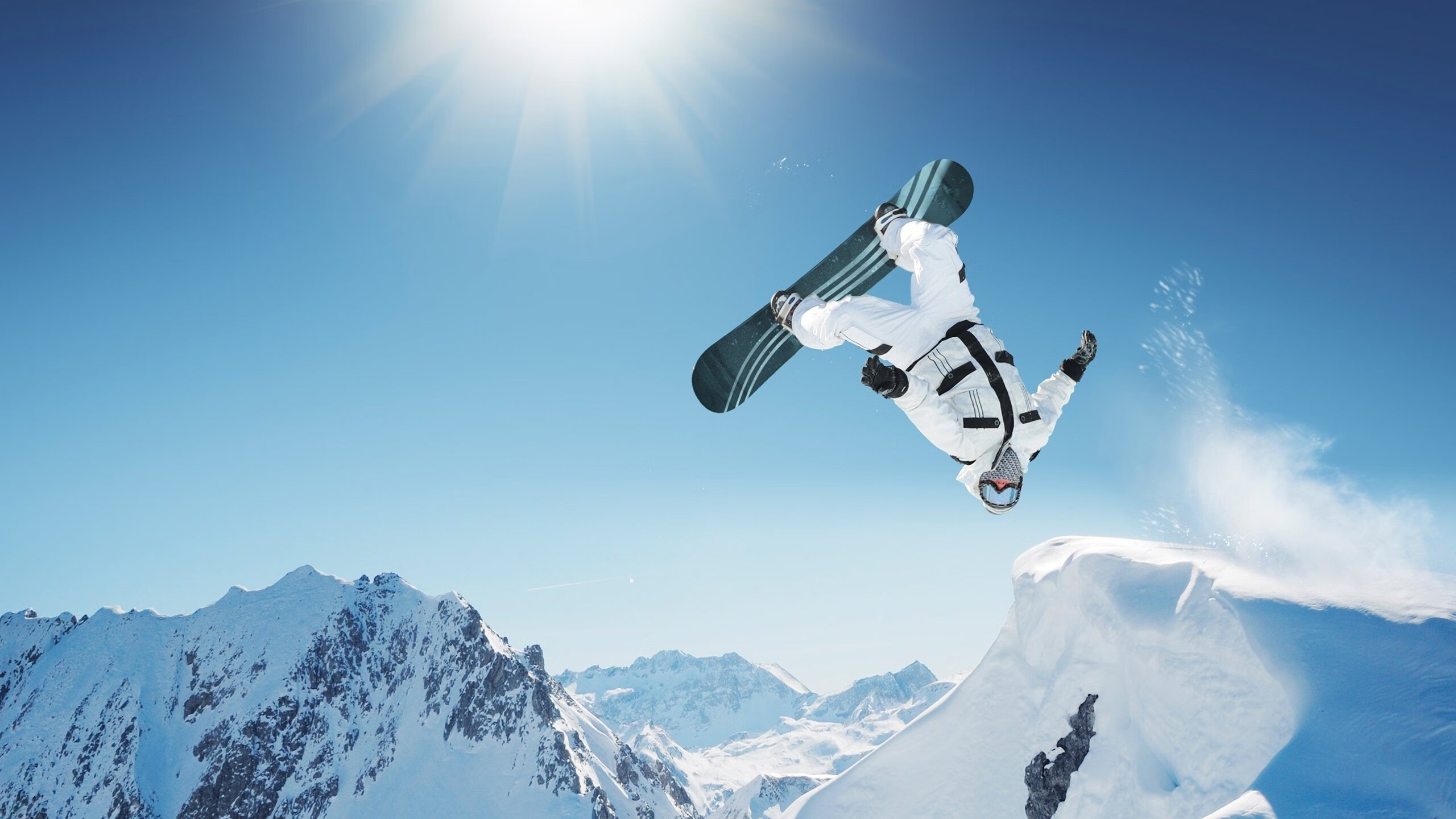 高空跳伞竞赛，勇敢者的极限挑战，43000米高空跳伞视频